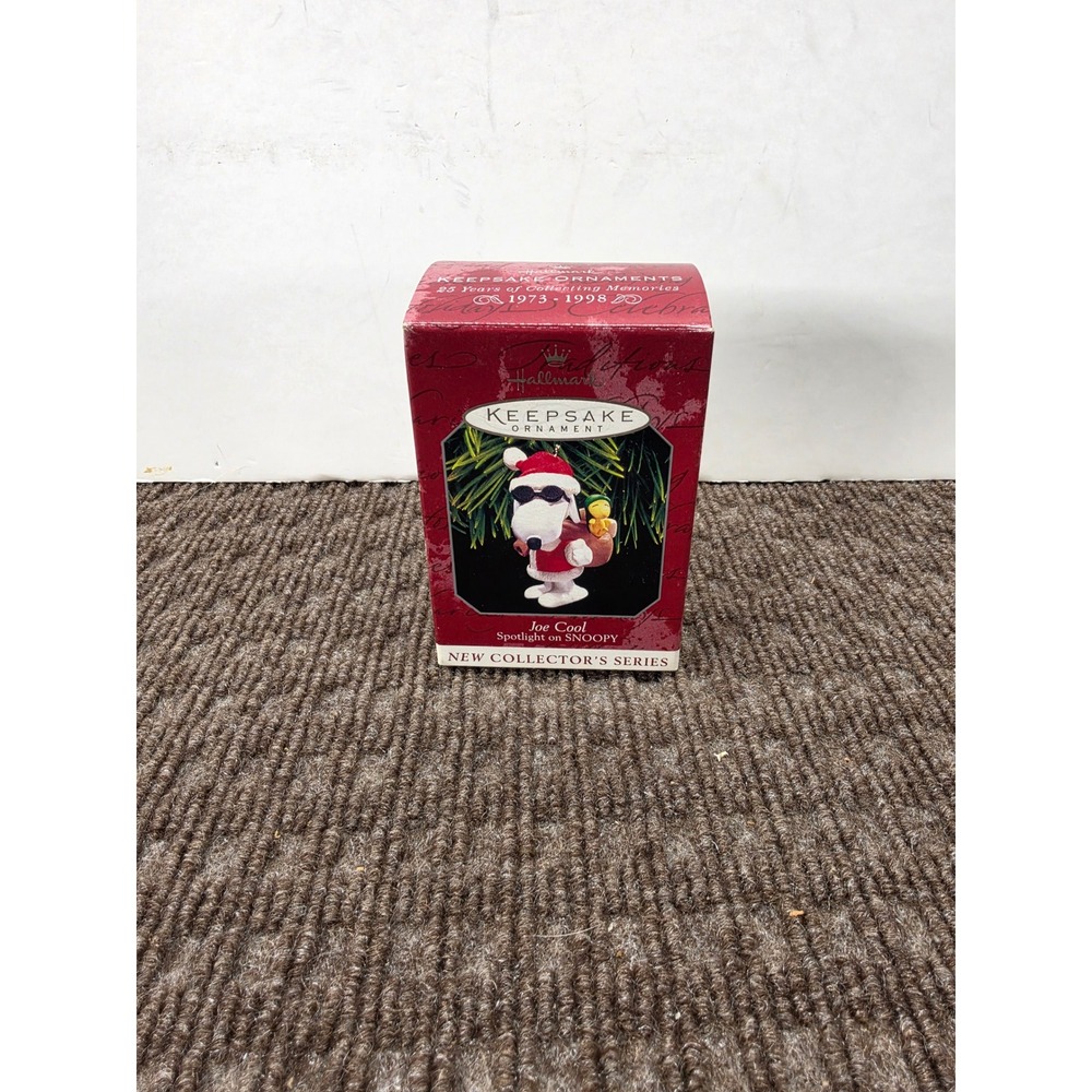 1998 Hallmark Keepsake Ornament Joe Cool Spotlight on Snoopy Peanuts Woodstock